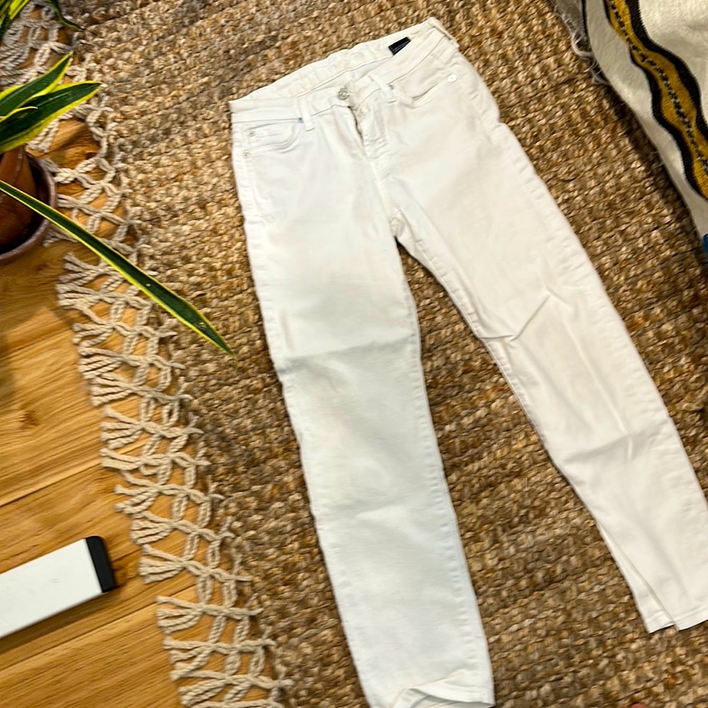 white kimmie crop 7forallmankind jeans, size 24